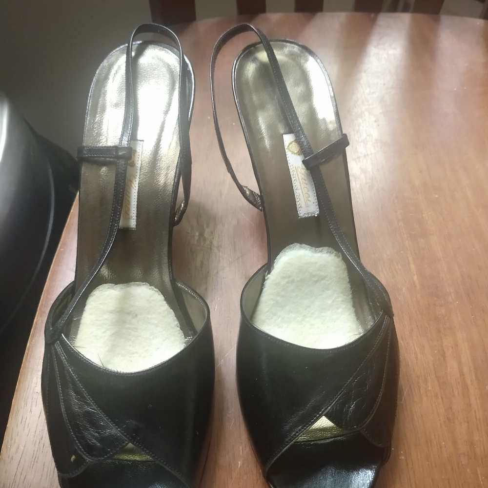 Vintage black leather Gucci 3 inch heels size 9.5